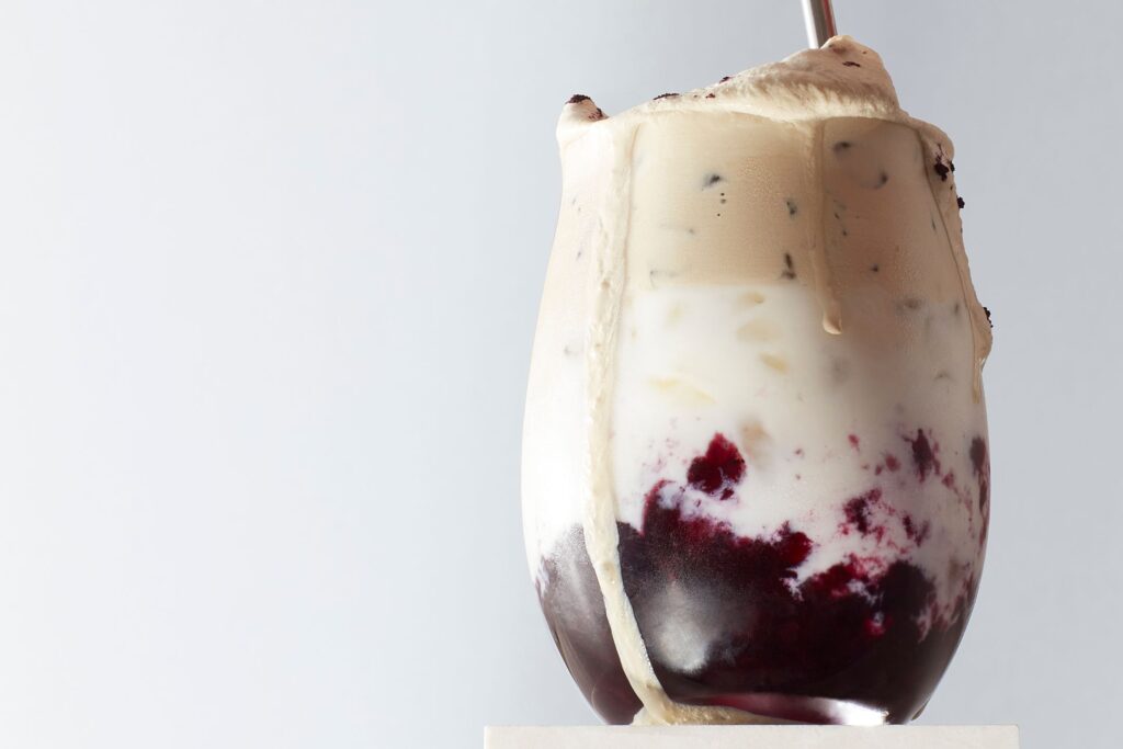 Iced Blueberry Hojicha Latte